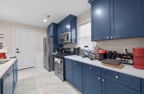 Union Apartment | Cozy 2-Story Loft Apt: Hot Tub, Grill, Arcade, EWR in 10 min, NYC in 25 min