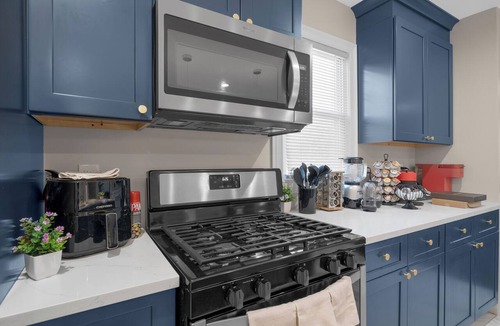 Union Apartment | Cozy 2-Story Loft Apt: Hot Tub, Grill, Arcade, EWR in 10 min, NYC in 25 min