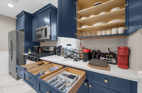 Union Apartment | Cozy 2-Story Loft Apt: Hot Tub, Grill, Arcade, EWR in 10 min, NYC in 25 min