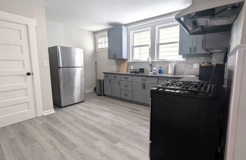 Orange House | Cozy 3 Bedrooms | Spacious | Comfort