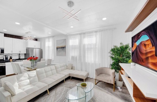 Southeast Yonkers House | Cozy 4BR Home Free Street Parking Quick NYC Access Perfect for Families