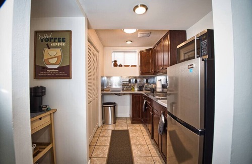North Bergen Apartment | Cozy Apt With King Size Bed- Only 5 Miles to NYC
