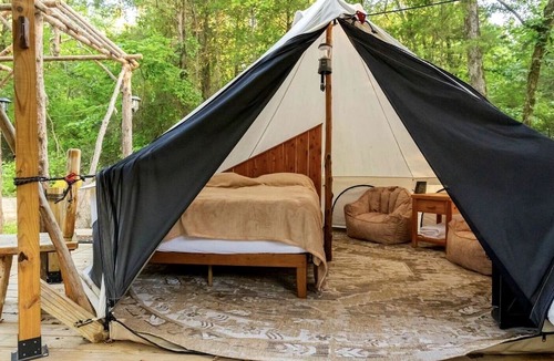 Honey Grove RV Rental | Cozy Bell Tent Retreat with Oak Bar Deck near Nature Trails, Honey Grove, TX