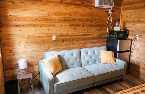 Shell Knob Cabin | Cozy Cabin at Viola RV Park Near Table Rock Lake!