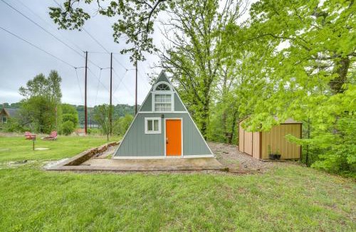 Rockaway Beach Apartment | Cozy Cabin w/Fire Pit: Walk to Lake Taneycomo!