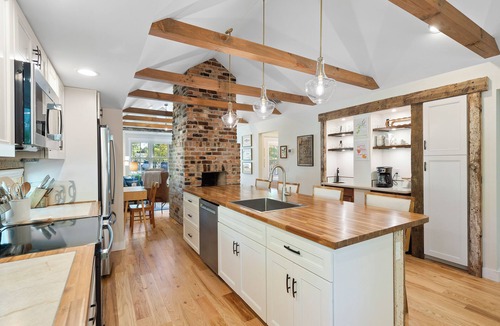 Flat Rock Cottage | Cozy Cottage across the street from Carl Sandburg National Park