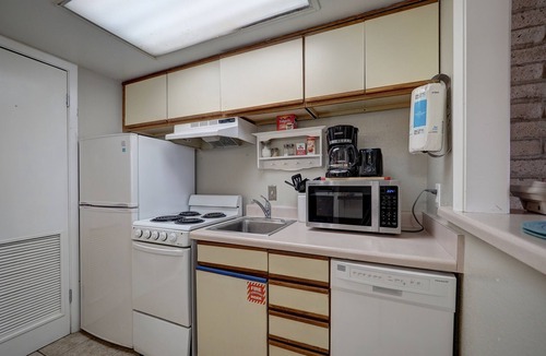 Shibui Sands Condo | Cozy efficiency condo Coral Cay #107, poolside in Port Aransas, perfect for couples.