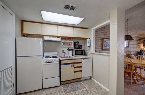 Shibui Sands Condo | Cozy efficiency condo Coral Cay #107, poolside in Port Aransas, perfect for couples.