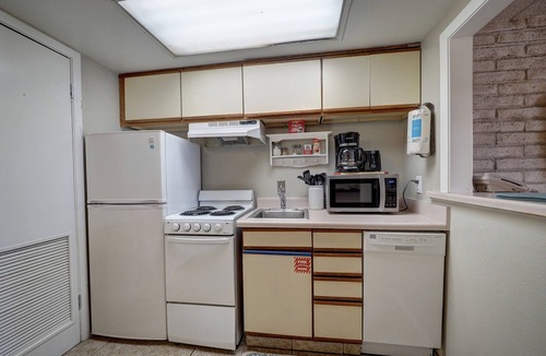 Shibui Sands Condo | Cozy efficiency condo Coral Cay #107, poolside in Port Aransas, perfect for couples.