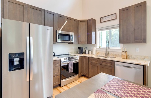 Valley Hill House | Cozy Hendersonville Home .05 Mi to Acusta Trail