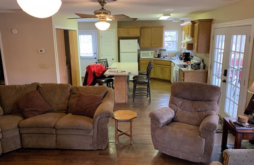 Lone Rock House | Cozy home nestled right on the White River boat ramp/great fishing.