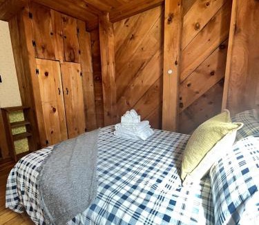 Queensbury House | Cozy House 10 Min To Lake George