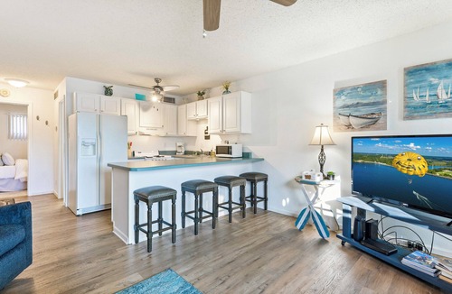Lake of the Ozarks Condo | Cozy Lakefront Condo w/Pool & Private Patio