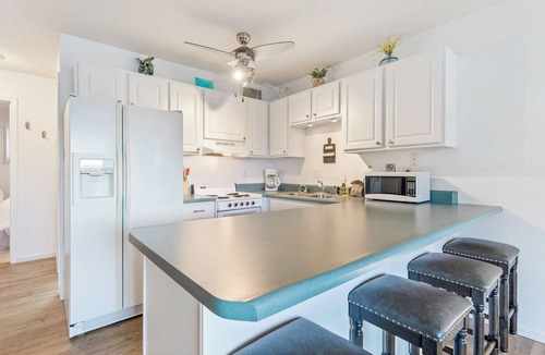 Lake of the Ozarks Condo | Cozy Lakefront Condo w/Pool & Private Patio
