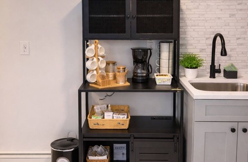Paterson Apartment | Cozy retreat just 14 min. from MetLife, 25 min. EWR and Times Square.