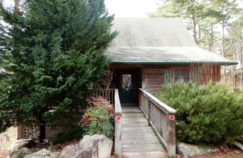 Mount Ida House | Cozy Rustic Cabin with Hot-tub and Swimming Pool in Mount Ida, Arkansas