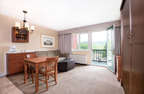 West Dover Apartment | Cozy Studio | Ski-In Access + Kitchenette