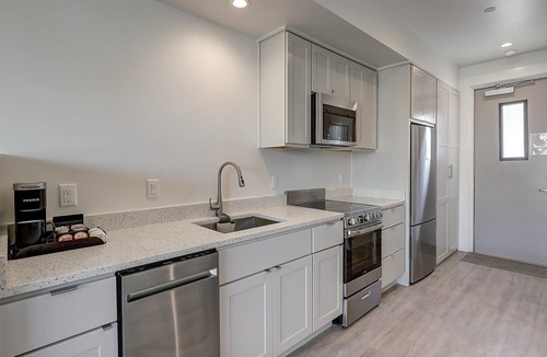 Corpus Christi Apartment | Cozy Studio w/Private Patio, Private Walkable Beach Access & On-site Pool!