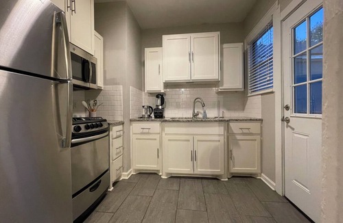 Broadmoor Apartment | Cozy Sunny Broadmoor Condo under Live Oaks Inside a Secure Courtyard