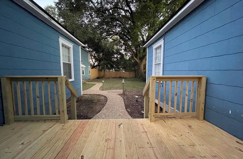 Broadmoor Apartment | Cozy Sunny Broadmoor Condo under Live Oaks Inside a Secure Courtyard