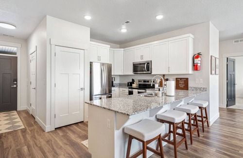 Midway Condo | Cozy Swiss Condo - King Bed, Sleeps 6, Free Blanket