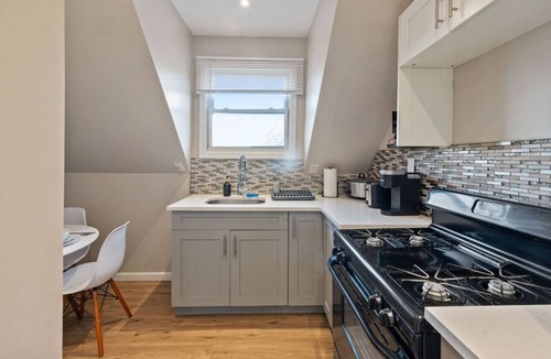 East Orange Apartment | Cozy Winter 2 BR Near NYC Parking Wifi WFH