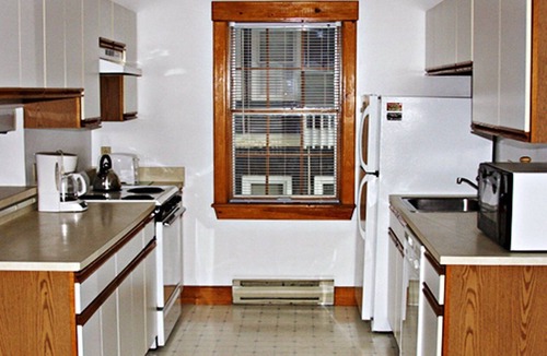 Wilmington Apartment | Crafts Inn, Hotel Suite with pool and hot tub.