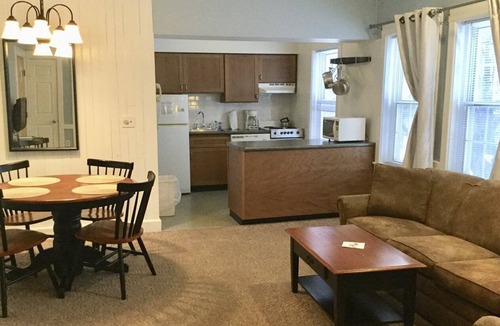 Wilmington Apartment | Crafts Inn Hotel Suite, full en-suite kitchen, with pool, hot tub, sauna