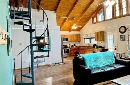 Newnata Cabin | Creekside accommodations near Mt. View - Pet Friendly and a kids paradise