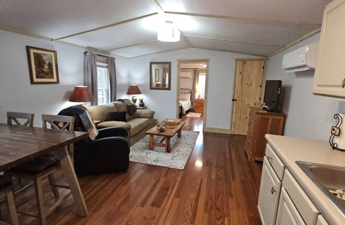 Arden House | Creekside Delight-Lovely! 20 min to Asheville