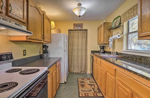 Mars Hill House | Creekside Retreat w/Deck, 18 Miles to Wolf Ridge