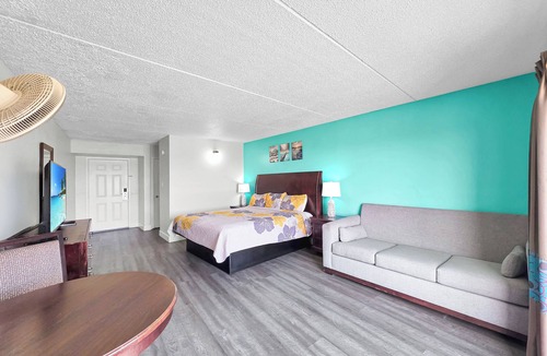 Crystal Beach Hotel | Crystal Palace Resort - Comfort King