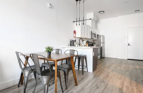 Elizabeth Apartment | Cute 1BR Next to EWR l1r7