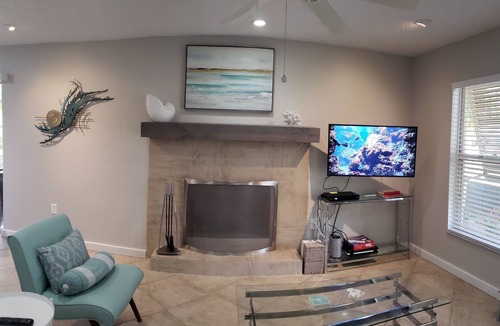 Park East Villa | Cute 2/2 near downtown and beaches! 1 hour from Tampa's theme parks & museums!