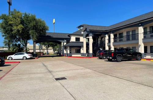 Dickinson Hotel | Days Inn by Wyndham Dickinson TX