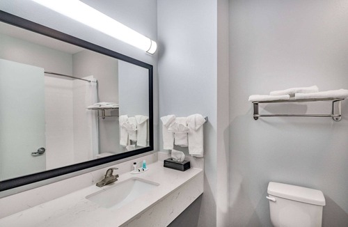Horn Lake Hotel | Days Inn & Suites by Wyndham Horn Lake/Memphis Graceland
