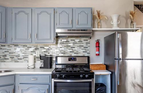 Bayonne Apartment | Deluxe 4BR-2BA-12 Beds | NYC | MetLife | Parking
