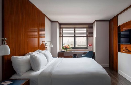 Hudson Square Hotel | Deluxe King, Hotel Hugo, Cuban-Style Rooftop Bar, Excellent Dining Location