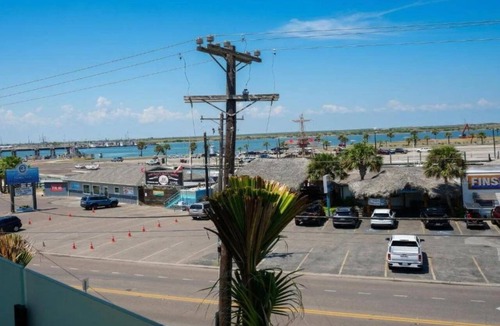Port Aransas Apartment | Deluxe Two Queen Room- Wheelchair Accessible