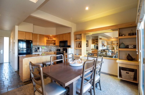 Redmond Condo | Deschutes River Views + Hot Tub | Eagle Crest