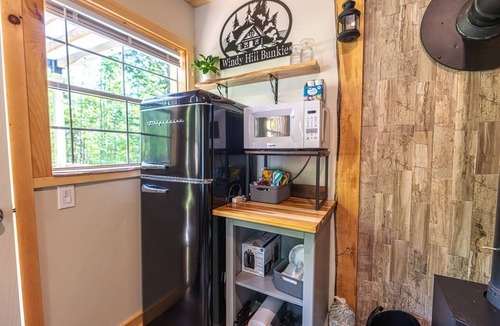 Bath House | Dog-Friendly Retreat in Bath w/Outdoor Shower
