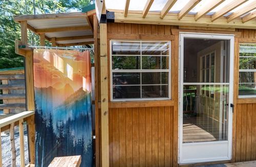 Bath House | Dog-Friendly Retreat in Bath w/Outdoor Shower