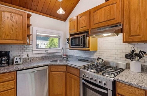 Jeffersonville Condo | Dog Friendly Smugglers` Notch Relaxing Mountainside Retreat