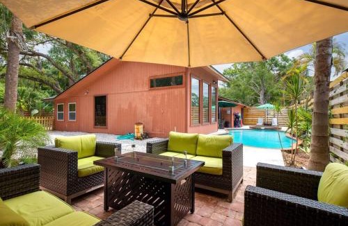 Sarasota Springs Villa | Dog Friendly Tropical Villa, Heated Salt Pool