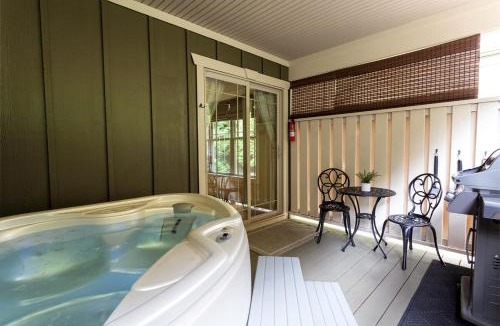 Skyland House | Dogwood Cottage Peaceful Stay Hot Tub