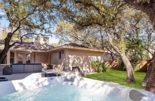 Mesa Oaks House | Domain Deluxe-Spacious 5bd Modern Retreat, Hot Tub