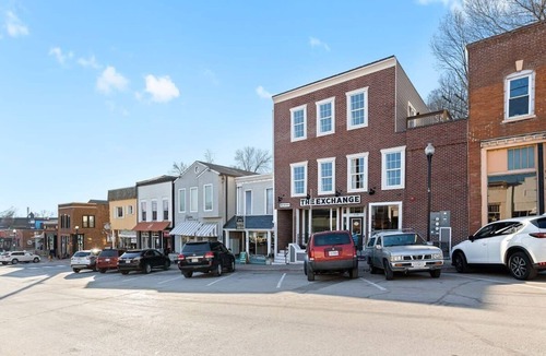 Parkville Apartment | Downton Parkville King Bed Walkable Balcony Shops