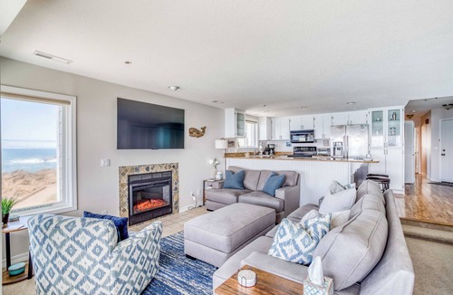 Logsden Condo | Dramatic Clifftop Depoe Bay Oceanfront Condo has Whales, Birds, and a King Suite