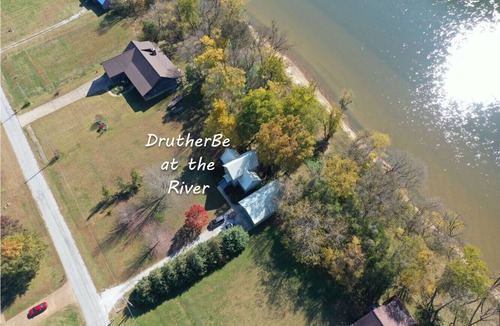 Mountain View House | DrutherBe-on-the-River ~ Luxe White River w/FAST WIFI