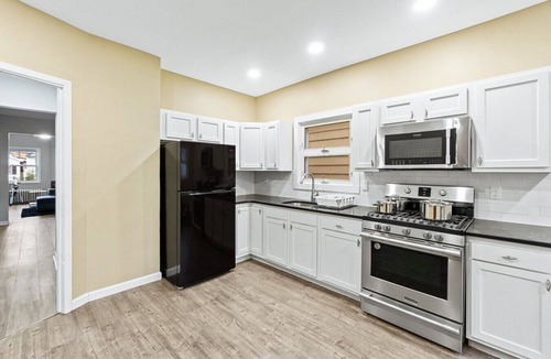Constable Hook House | Duplex|4Min Walk to NYC Train|Gameroom|Hotub+Sauna